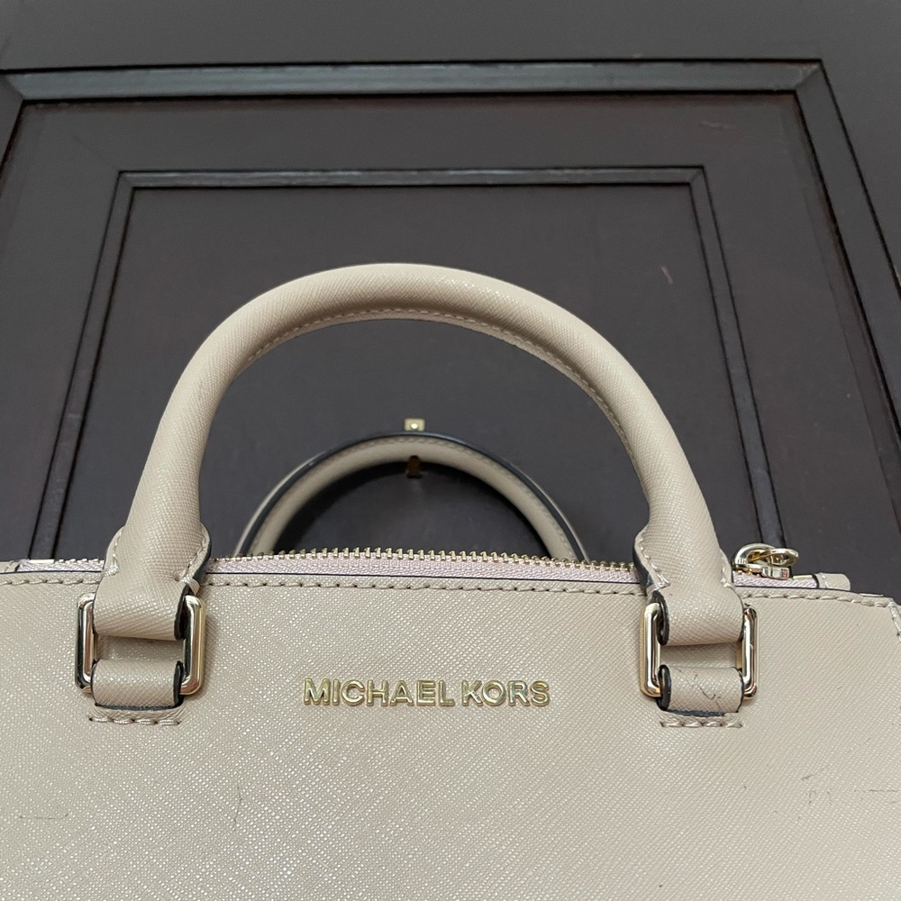 Michael Kors purse with handles and strap - Picture 7 of 7